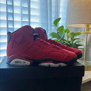 Air Jordan Retro High Red Sneakers